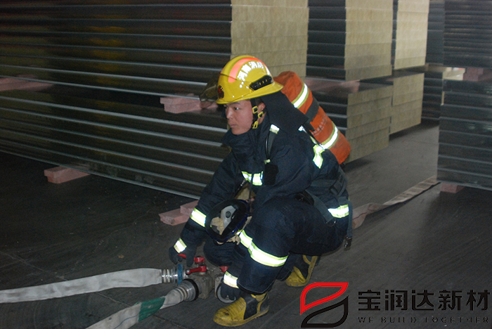市消防隊(duì)受邀來(lái)訪(fǎng)寶潤(rùn)達(dá)實(shí)地演習(xí)